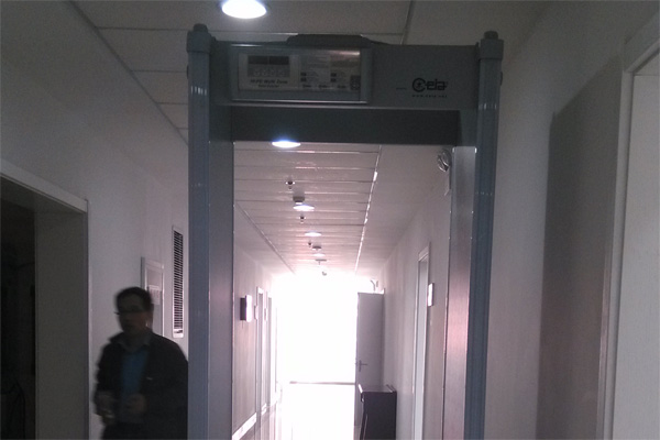 國家電網(wǎng)銀川供電局采用HI-PE型號進(jìn)口安檢門(mén)[圖文]