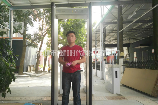 成都君客木業(yè)及新美麗點(diǎn)鞋業(yè)相繼從我司采購METOR6S進(jìn)口金屬安檢門(mén)保安全[圖文]