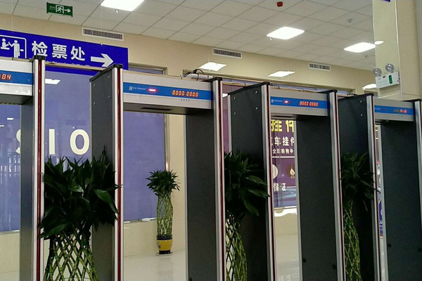 海關(guān)口岸采用SD-600型金屬探測安檢門(mén)保安全[圖]