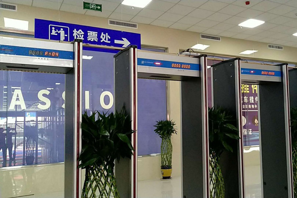 海關(guān)口岸采用SD-600型金屬探測安檢門(mén)保安全[圖]