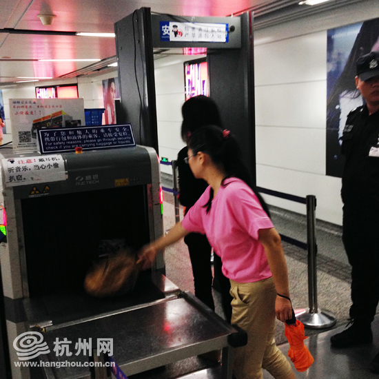 杭州地鐵安防再升級 今后乘客要過(guò)安檢門(mén)