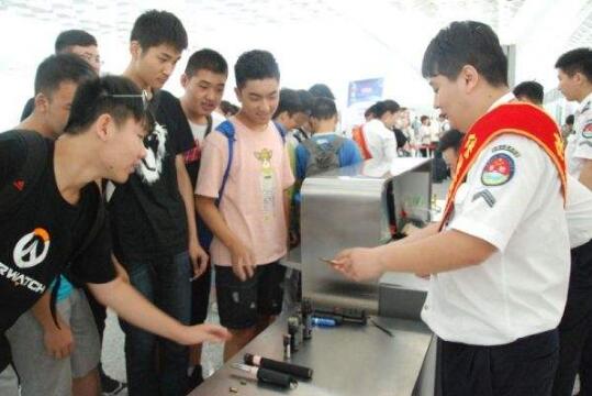 鄭州機場(chǎng)持電子登機牌快速過(guò)安檢門(mén)檢測登機[圖]